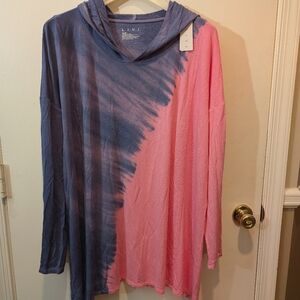 NWT. LIVI TUNIC. Two-tone hombre. Size 26/28